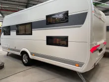 Fahrzeugbild Hobby De Luxe 545 KMF Ehem. Mietwagen / 2000 kg / Dusche #8