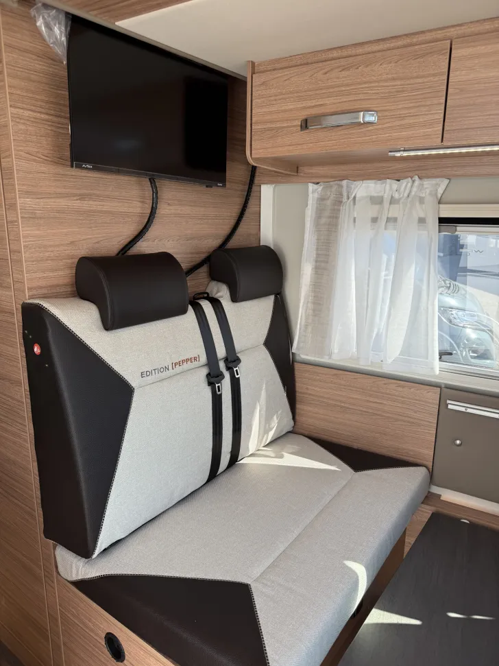 Fahrzeugbild Weinsberg CaraCompact Suite MB EDITION PEPPER 640 MEG 2025 #12