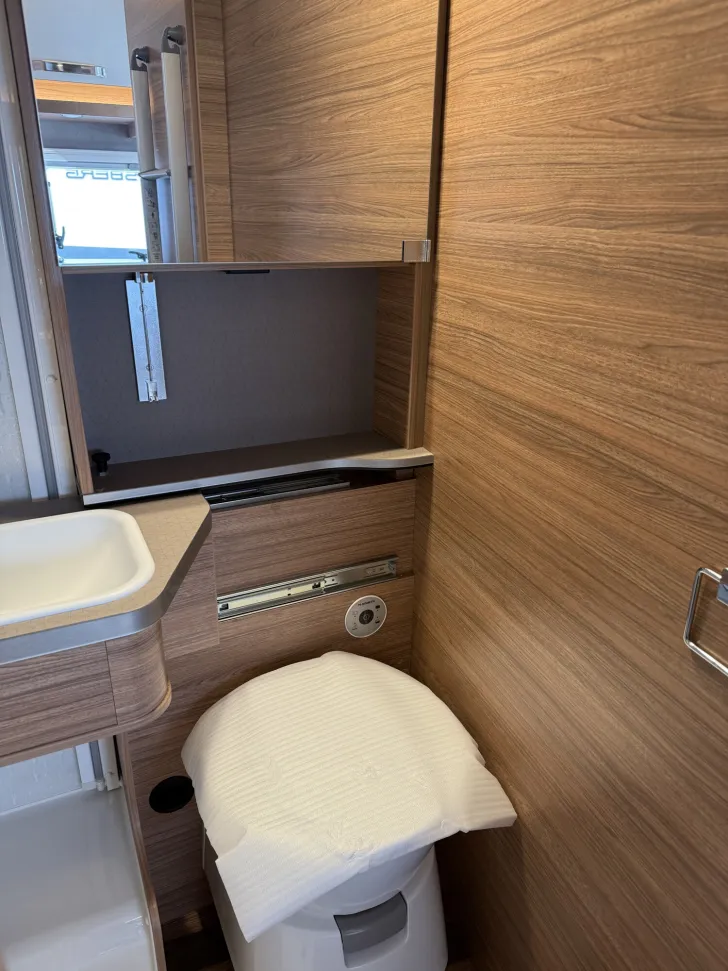 Fahrzeugbild Weinsberg CaraCompact Suite MB EDITION PEPPER 640 MEG 2025 #27