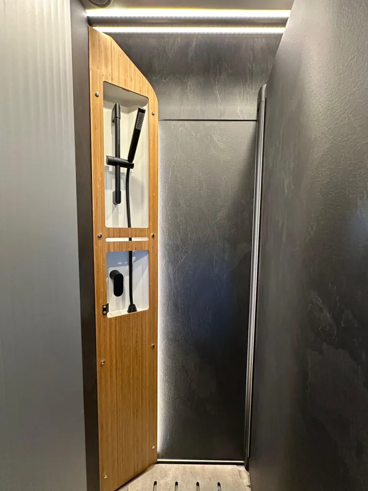 Fahrzeugbild Hymer Venture S Mercedes 18" Bereifung, Sitzheizung #29