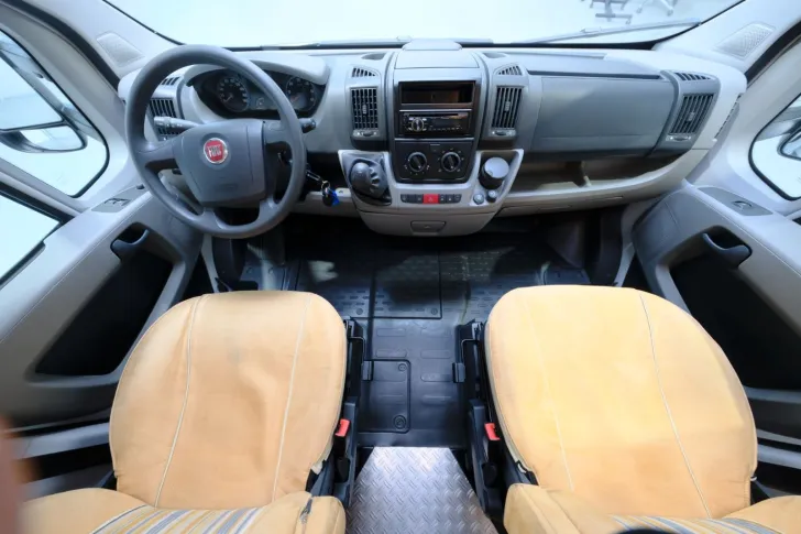 Fahrzeugbild Carado T 337/Einzelbetten/Garage/Klima/Markise #8