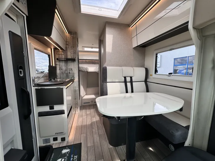 Fahrzeugbild Forster T 669 EB Coupe, MJ25, Neuheit 2025 #9