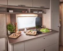 Fahrzeugbild Bürstner Premio 455 TS Black Forest #4