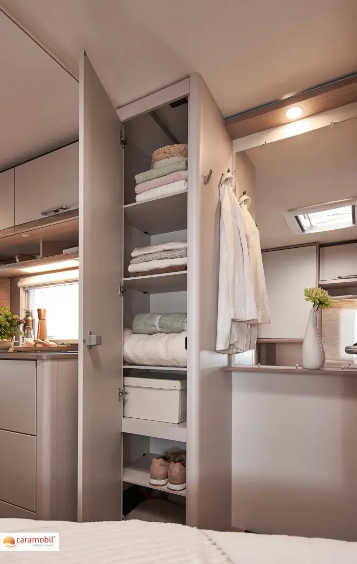 Fahrzeugbild Bürstner Premio 455 TS Black Forest #5