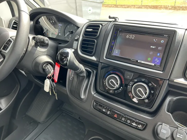 Fahrzeugbild Bürstner Lyseo Time Skyline T 726 G AT8G+Markise #9