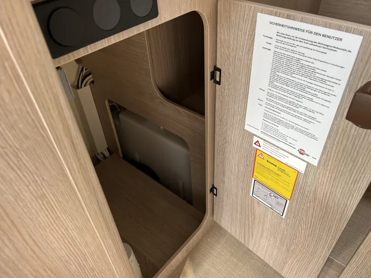 Fahrzeugbild Bürstner Lyseo Time Skyline T 726 G AT8G+Markise #16