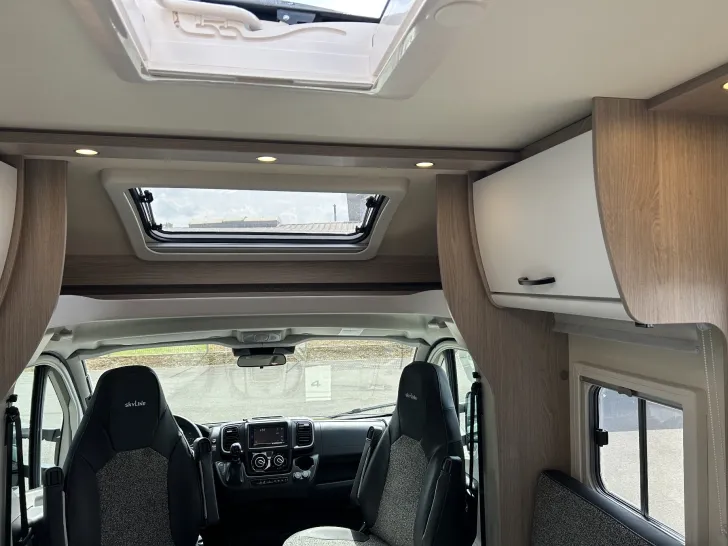 Fahrzeugbild Bürstner Lyseo Time Skyline T 726 G AT8G+Markise #21