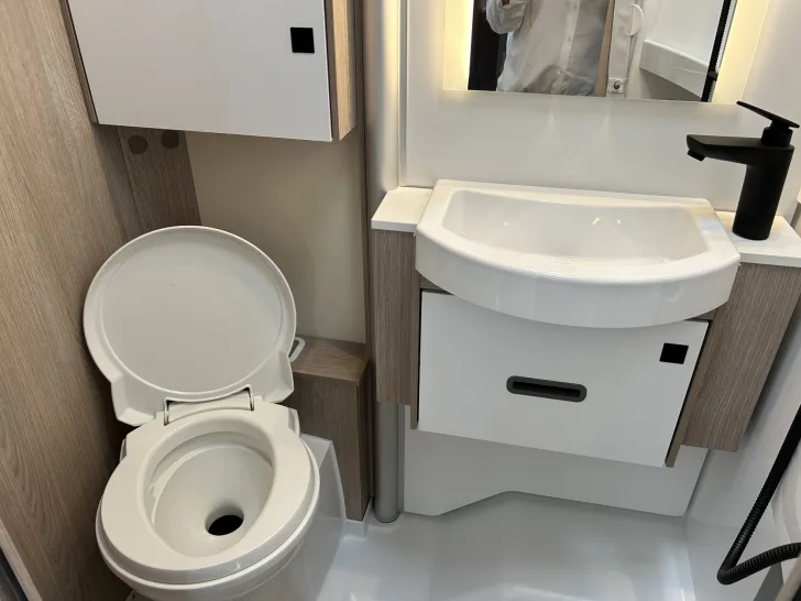 Fahrzeugbild Bürstner Lyseo Time Skyline T 726 G AT8G+Markise #24