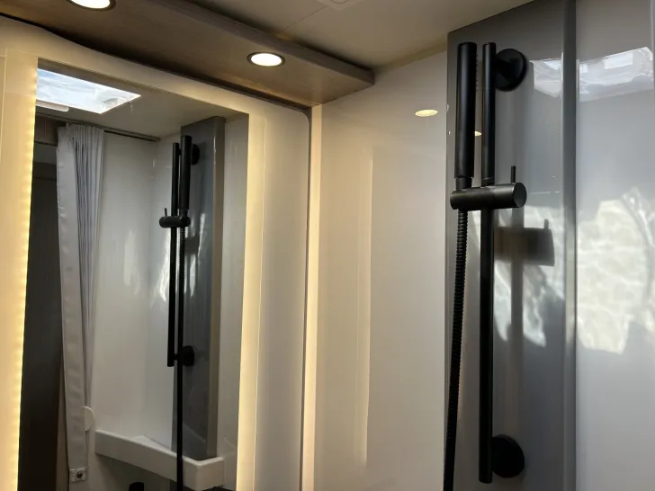 Fahrzeugbild Bürstner Lyseo Time Skyline T 726 G AT8G+Markise #25