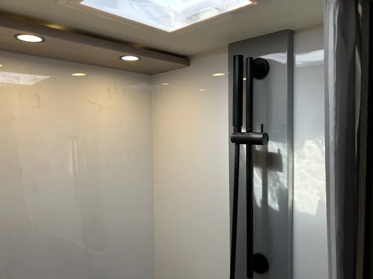 Fahrzeugbild Bürstner Lyseo Time Skyline T 726 G AT8G+Markise #27