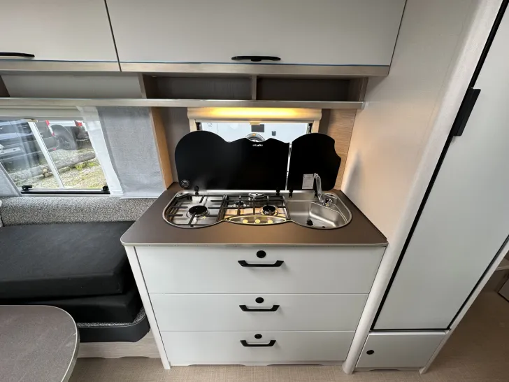 Fahrzeugbild Bürstner Premio 460 TS SkyLine Paket | MBI App | 1600 kg #9