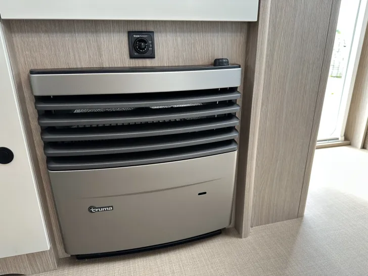 Fahrzeugbild Bürstner Premio 460 TS SkyLine Paket | MBI App | 1600 kg #16