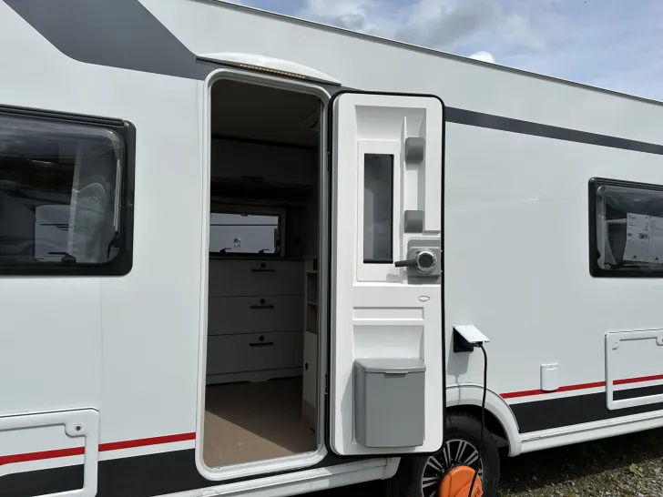 Fahrzeugbild Bürstner Premio 460 TS SkyLine Paket | MBI App | 1600 kg #6