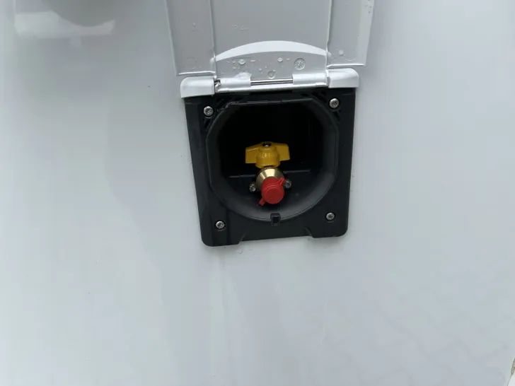 Fahrzeugbild Bürstner Premio 460 TS SkyLine Paket | MBI App | 1600 kg #26