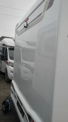 Schräg Hinten Weinsberg CaraSuite 650 MEG Automatik 155 PS-1097