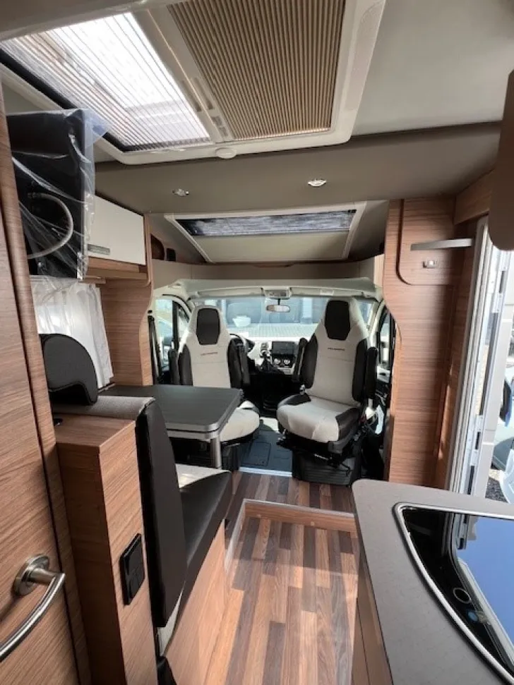 Fahrzeugbild Weinsberg CaraCompact 600 MEG EDITION [PEPPER] #5