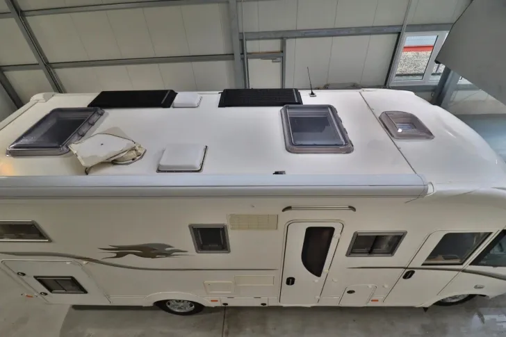Fahrzeugbild Laika KREOS 7010/Automatik/Festbett+Hubbett/TOP #5