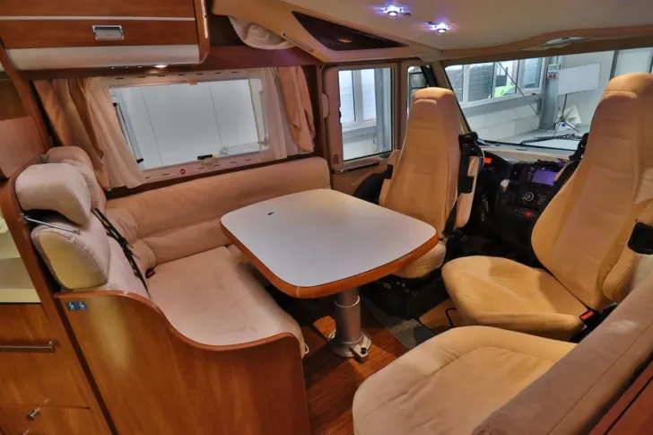 Fahrzeugbild Laika KREOS 7010/Automatik/Festbett+Hubbett/TOP #9