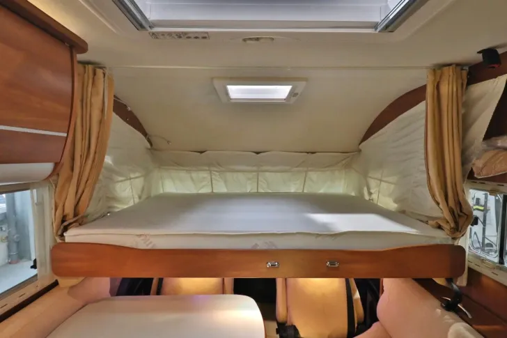Fahrzeugbild Laika KREOS 7010/Automatik/Festbett+Hubbett/TOP #15