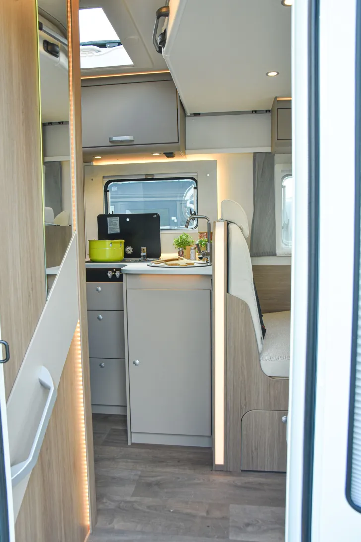 Fahrzeugbild Carado T448 pro+ *Hubbett*Combi-6E*TV-Paket* #7