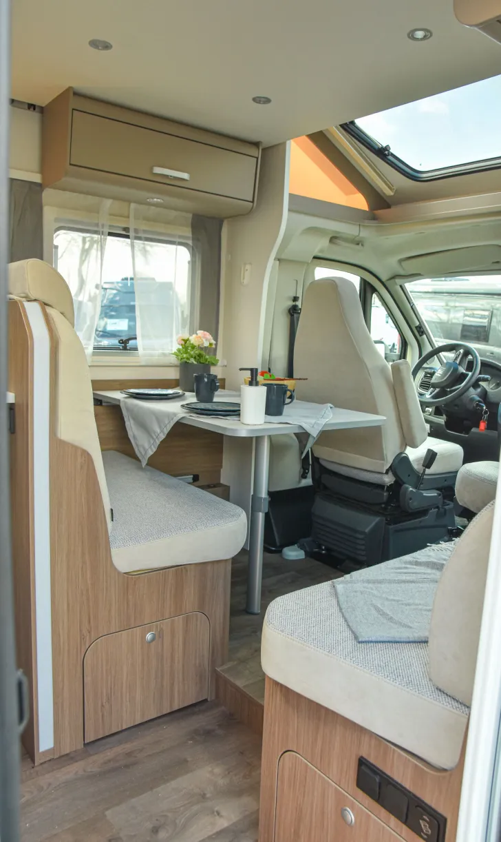 Fahrzeugbild Carado T448 pro+ *Hubbett*Combi-6E*TV-Paket* #9
