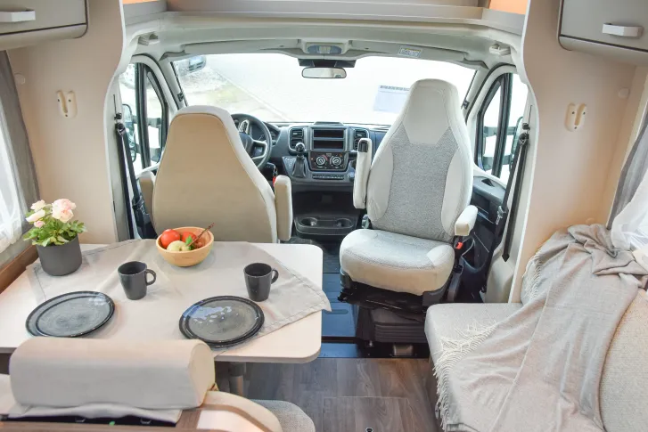 Fahrzeugbild Carado T448 pro+ *Hubbett*Combi-6E*TV-Paket* #11