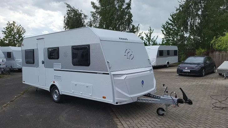 Schräg Vorne Knaus Sport 500 EU
