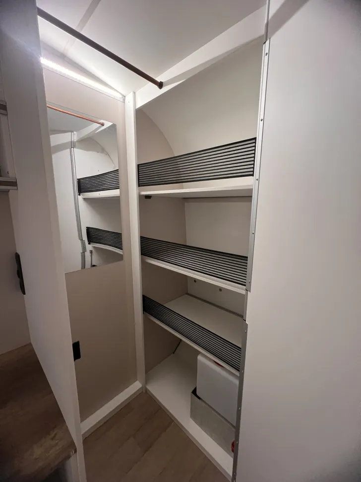 Fahrzeugbild Hobby Beachy 450 #6