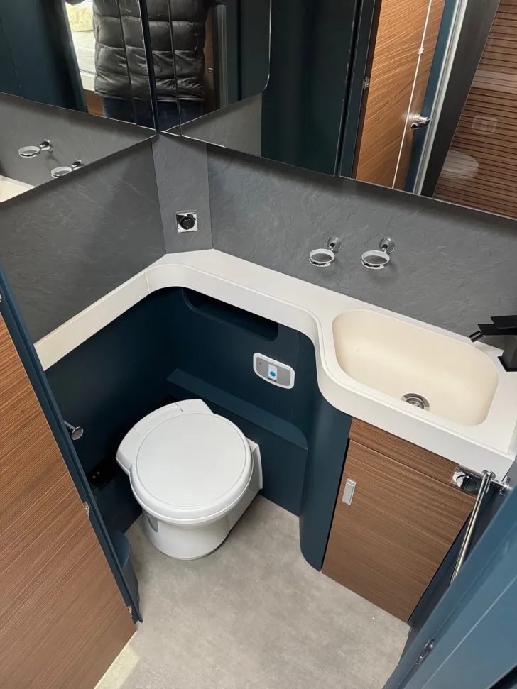 Fahrzeugbild Laika Kreos H 5109 #15