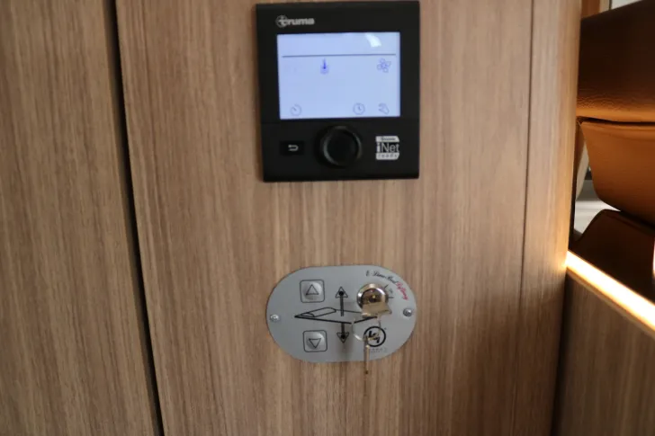 Fahrzeugbild Bürstner Limited T 690 G+Kamera+Markise+Nav. #10