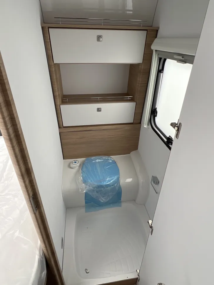 Toilette Fendt Bianco Activ 495 SFE incl. Wigo Markisenzelt