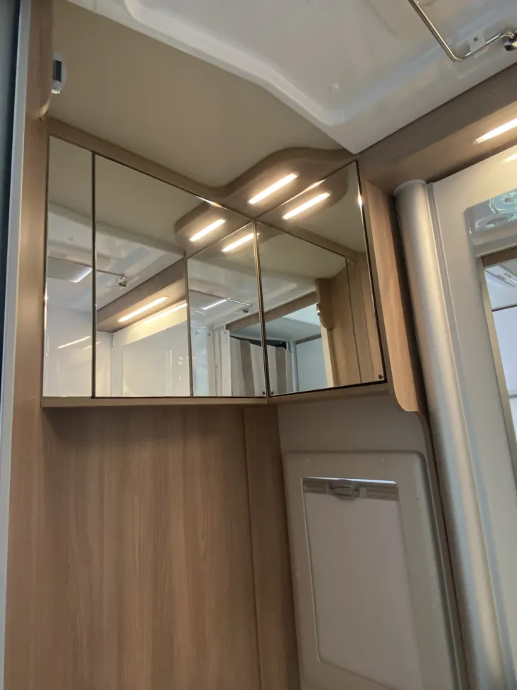 Fahrzeugbild Laika Ecovip H 3119 #26