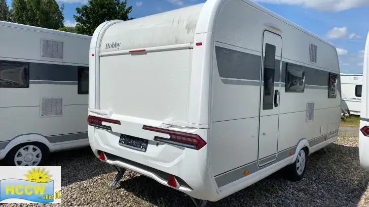 Schräg Hinten Hobby De Luxe 490 KMF Auflastung 1.800 kg