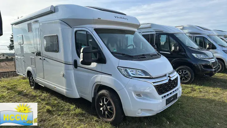 Schräg Vorne Hobby Optima ONTOUR T65 HFL SAT & ZV / Radio,Navi + RFK