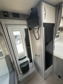 TV & Kühlschrank Hobby Optima ONTOUR T65 HFL SAT & ZV / Radio,Navi + RFK