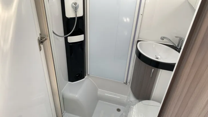 Toilette Hobby Optima ONTOUR Edition V65 GE TV-SAT Anlage