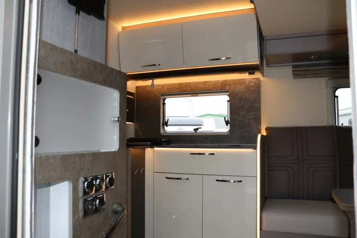 Fahrzeugbild Bürstner Lyseo TD 684 G+Markisse+Harmony Pak. #7