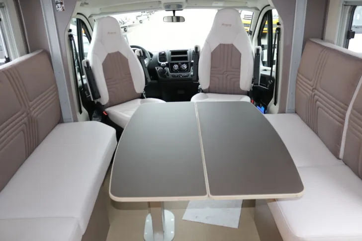 Fahrzeugbild Bürstner Lyseo TD 684 G+Markisse+Harmony Pak. #9