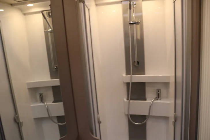 Fahrzeugbild Bürstner Lyseo TD 684 G+Markisse+Harmony Pak. #12