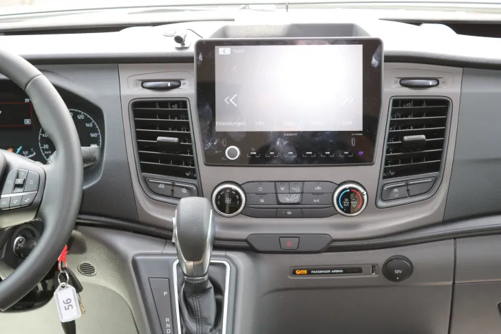 Fahrzeugbild Bürstner Lineo T 700 AT8G+Markise+Multimedia+SAT&Solar #9