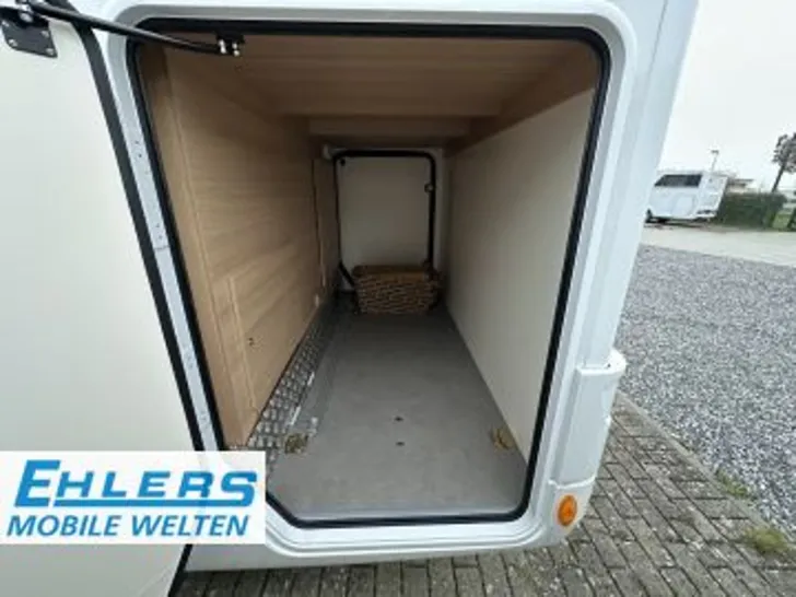Fahrzeugbild Forster T 699 EB Autom/Hubbett/Markise/Radträger/Winter Paket/Alu #17