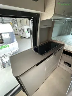 Bild 13 Bürstner LINEO C 590 Aufstelldach / Automatik / 170 PS