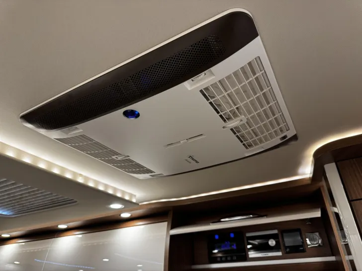 Fahrzeugbild Carthago chic e-line I 64 XL QB Mercedes (234) #21