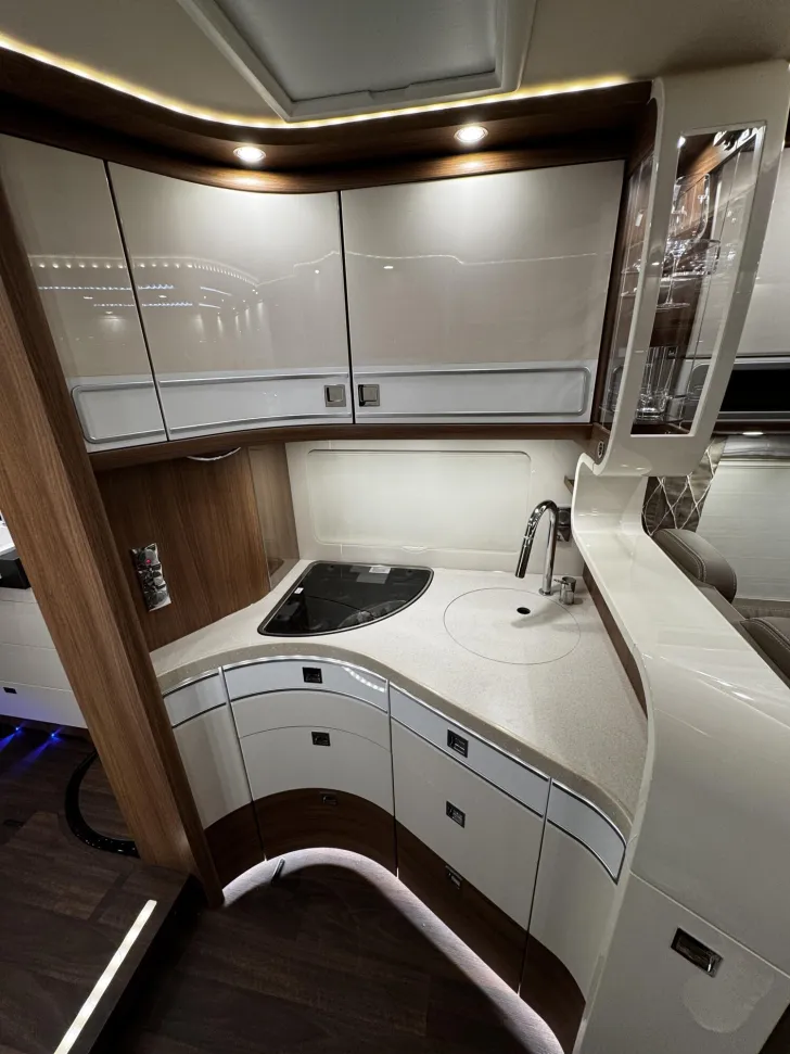 Fahrzeugbild Carthago chic e-line I 64 XL QB Mercedes (234) #23
