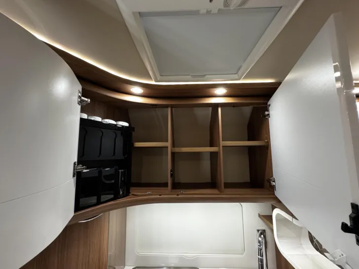 Fahrzeugbild Carthago chic e-line I 64 XL QB Mercedes (234) #24