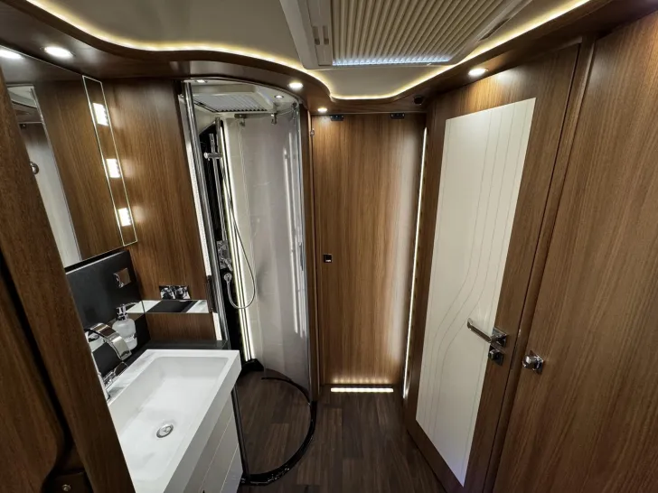 Fahrzeugbild Carthago chic e-line I 64 XL QB Mercedes (234) #31