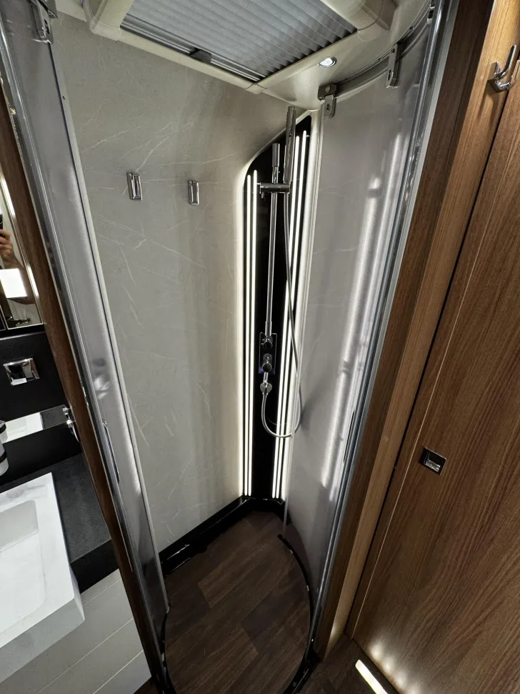 Fahrzeugbild Carthago chic e-line I 64 XL QB Mercedes (234) #32