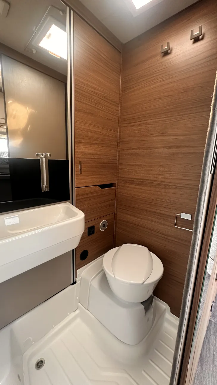 Fahrzeugbild Knaus Van I 650 MEG L -Sitzgruppe, Rahmenfenster #22