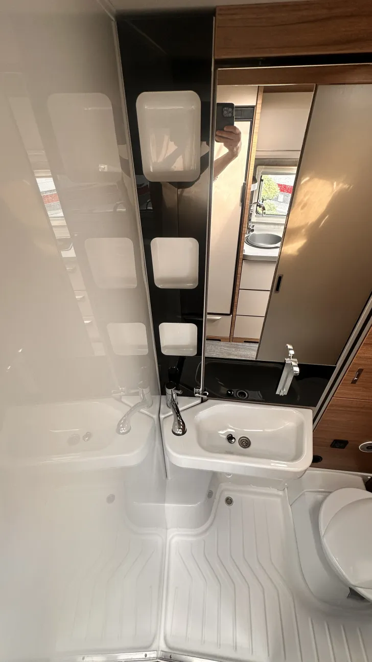 Fahrzeugbild Knaus Van I 650 MEG L -Sitzgruppe, Rahmenfenster #21