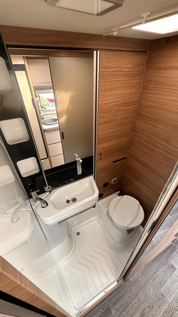 Fahrzeugbild Knaus Van I 650 MEG L -Sitzgruppe, Rahmenfenster #20
